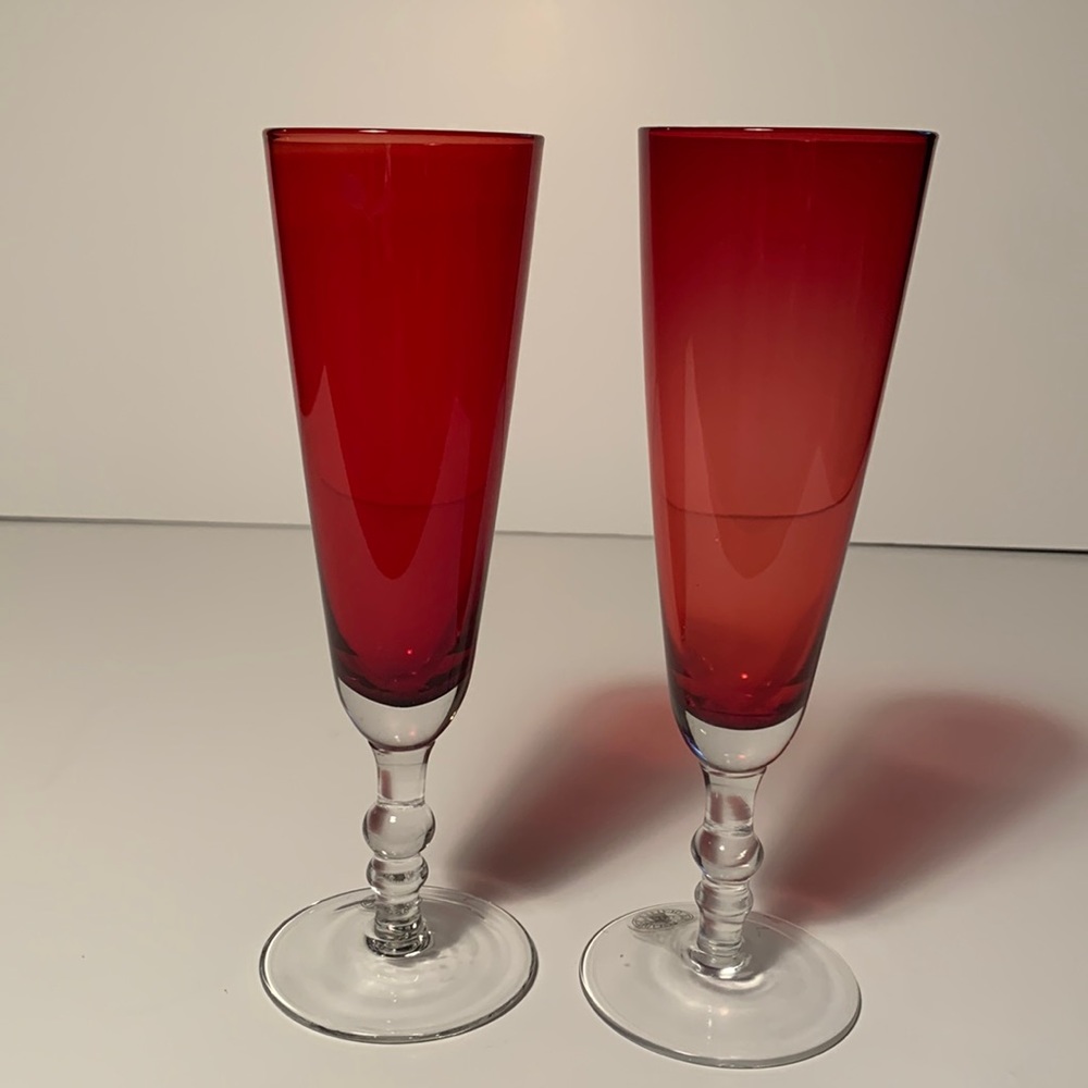 A pair of beautiful red champagne/wine glasses. Never used!